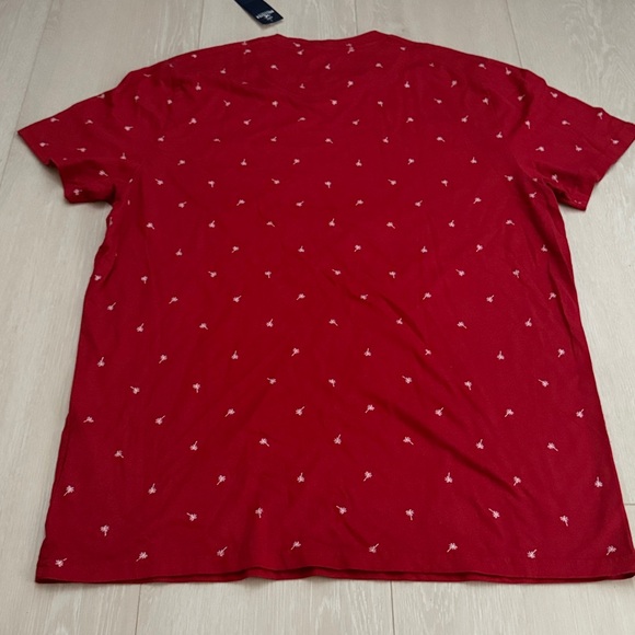Hollister Red Tee with White Tree Details - Picture 6 of 6